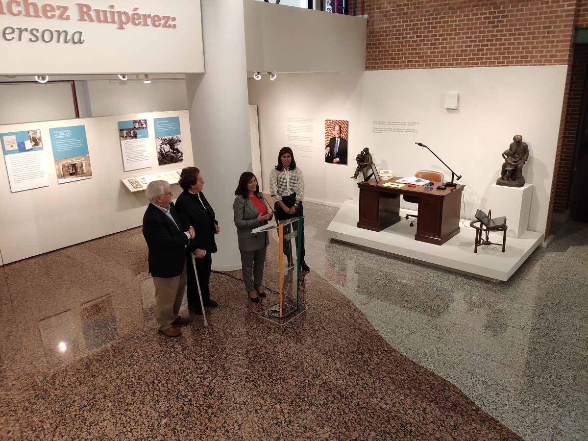 La exposición «Germán Sánchez Ruipérez: en primera persona» homenajea a quien fuera uno de los más grandes empresarios, editores y mecenas españoles