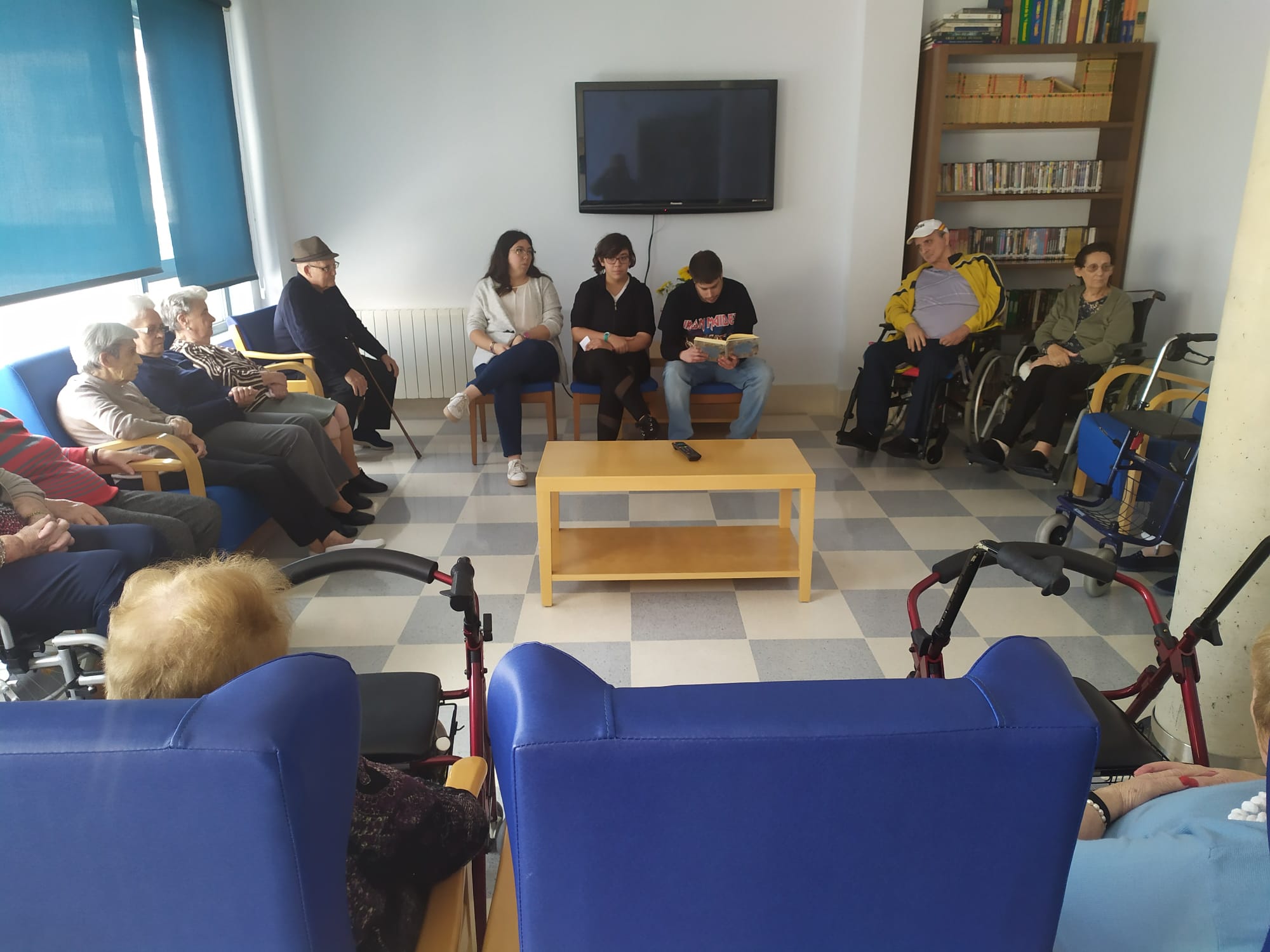 Los usuarios de ACOPEDIS, protagonistas del programa «Leo para ti»